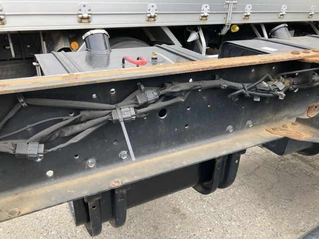 2016 Nissan Diesel クオン chassis auction photo 11