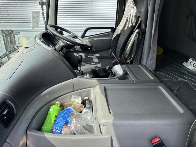 2016 Nissan Diesel クオン chassis auction photo 5