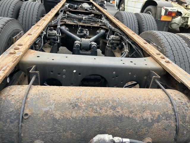 2016 Nissan Diesel クオン chassis auction photo 13