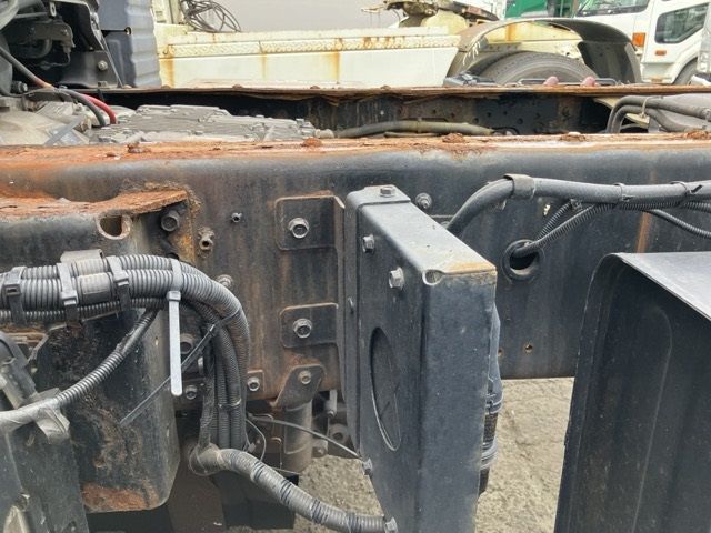 2016 Nissan Diesel クオン chassis auction photo 10