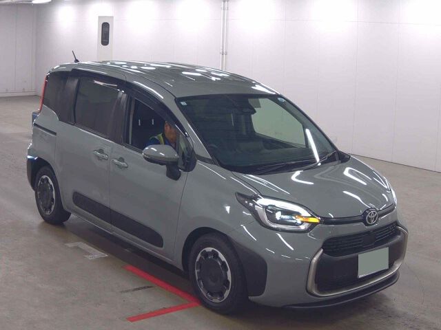 2025 Toyota Sienta Z Japan auction vehicle