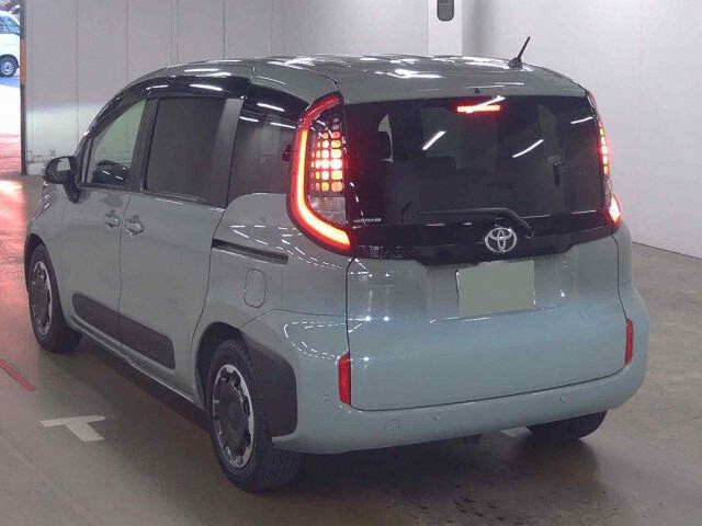 2025 Toyota Sienta Z auction photo 2