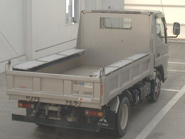 2020 Mitsubishi Fuso Canter dump auction photo 2
