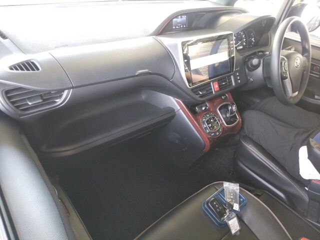 2020 Toyota Noah HV X auction photo 3