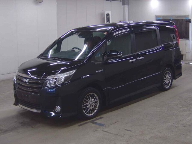 2017 Toyota Noah HV SI WXB auction photo 4