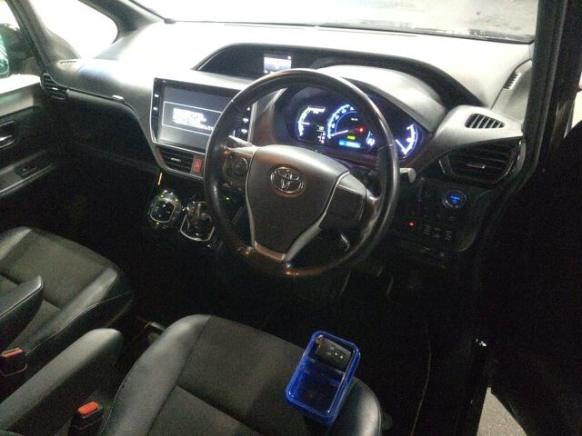 2017 Toyota Noah HV SI WXB auction photo 3