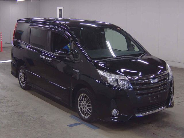 2017 Toyota Noah HV SI WXB Japan auction vehicle