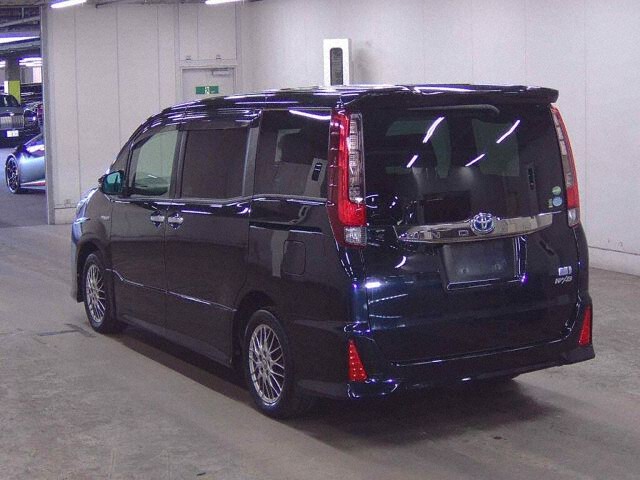 2017 Toyota Noah HV SI WXB auction photo 2