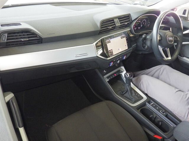 2024 Audi Q3 35TFSIアドバンス auction photo 3