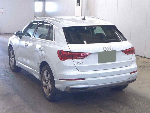 2024 Audi Q3 35TFSIアドバンス auction photo 2