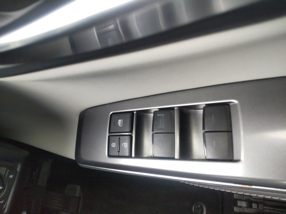 2021 Toyota Crown auction photo 14