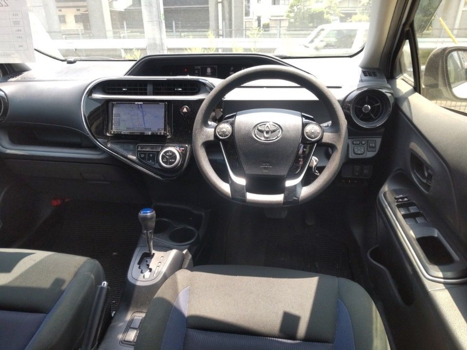 2019 Toyota Aqua auction photo 3