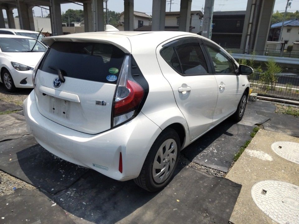 2019 Toyota Aqua auction photo 2