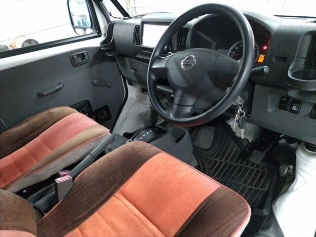2013 Nissan NT100 Clipper キャンピング 4WD auction photo 3
