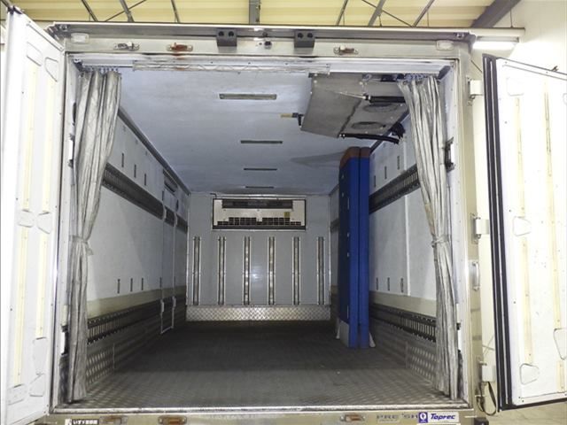 2015 Isuzu Elf Refrigerated and frozen trucks auction photo 4