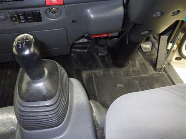 2015 Isuzu Elf Refrigerated and frozen trucks auction photo 8