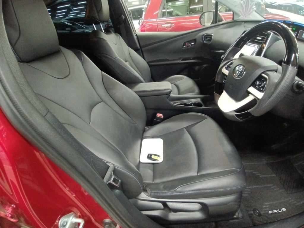 2016 Toyota Prius Sツーリングセレクション auction photo 10