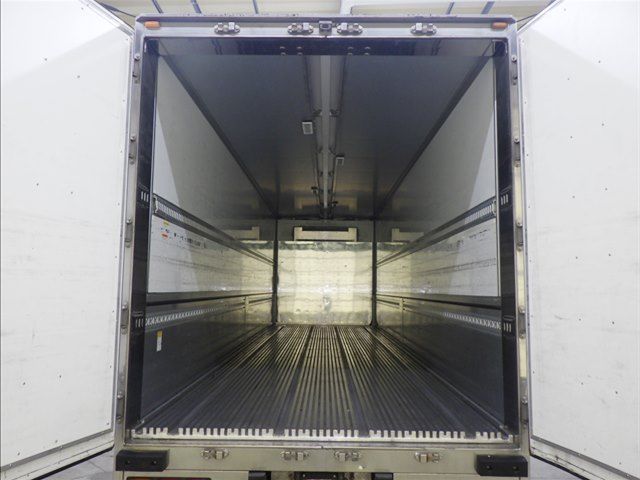 2018 Mitsubishi Fuso Refrigerated and frozen trucks auction photo 4