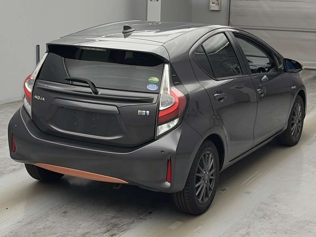 2019 Toyota Aqua Gソフトレザーセレクション auction photo 2