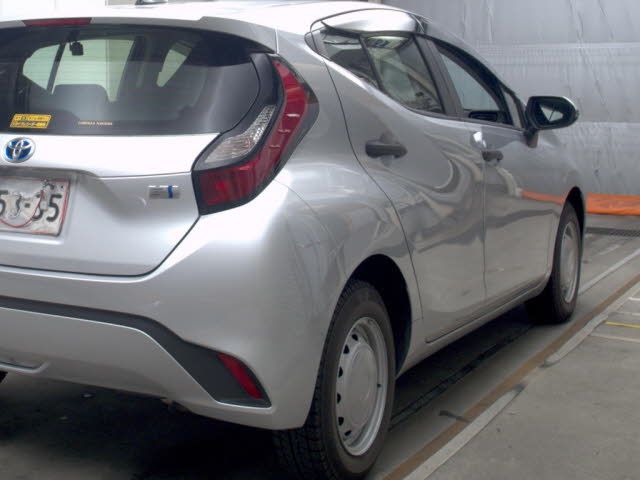2021 Toyota Aqua B auction photo 5