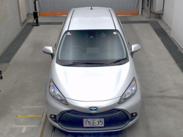 2021 Toyota Aqua B auction photo 6