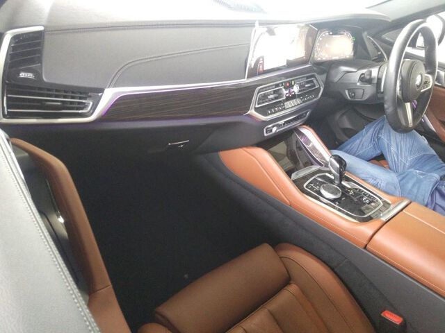 2023 BMW X6 M50I 4WD auction photo 3