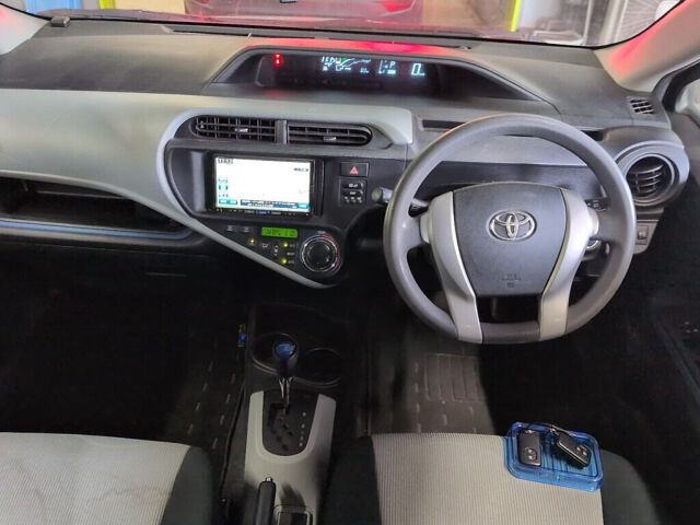 2014 Toyota Aqua S auction photo 3