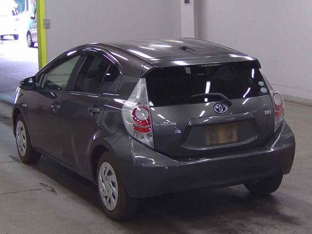 2014 Toyota Aqua S auction photo 2