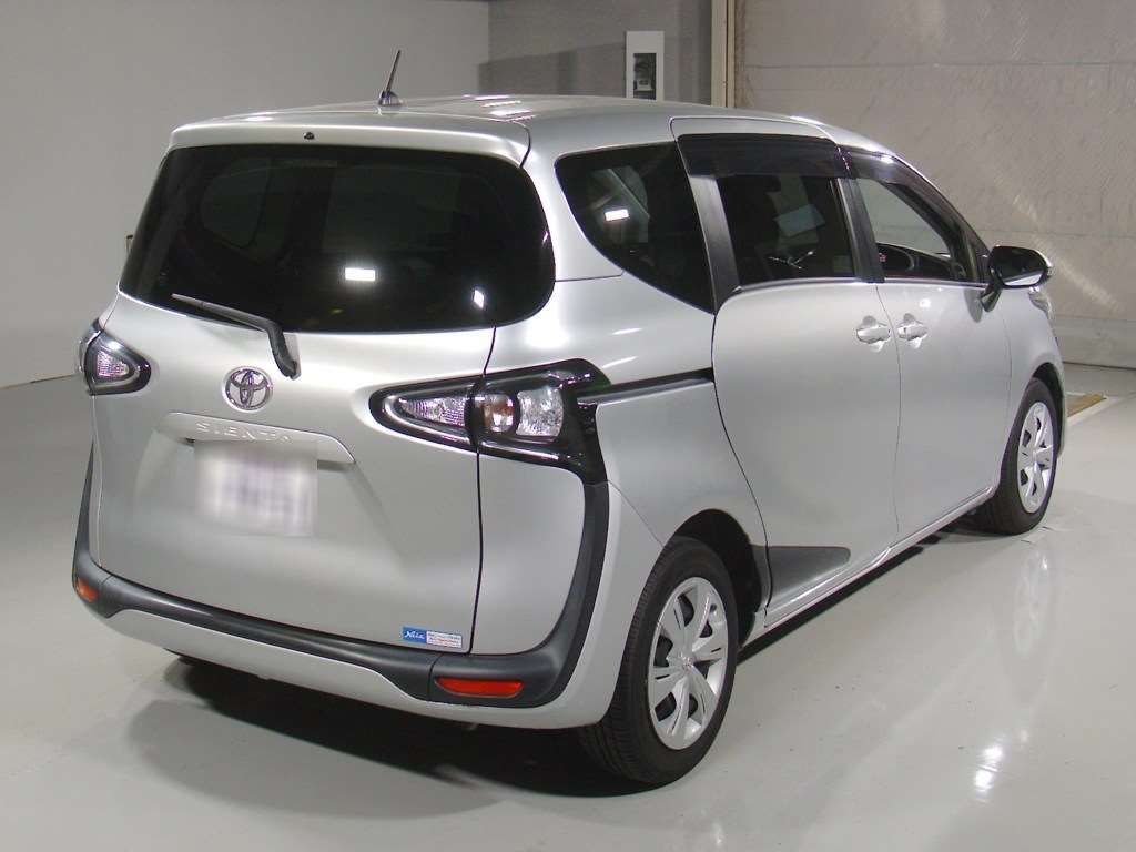 2021 Toyota Sienta ファンベースG auction photo 2