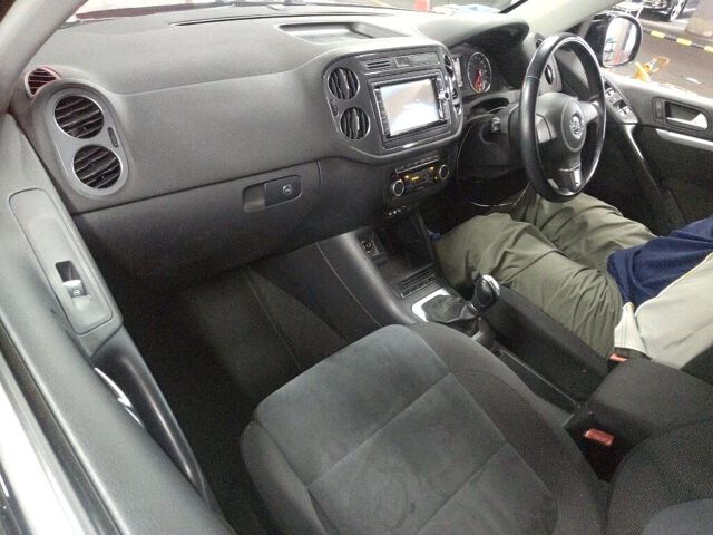 2013 Volkswagen ティグアン TSIBモーションテクノロ auction photo 3