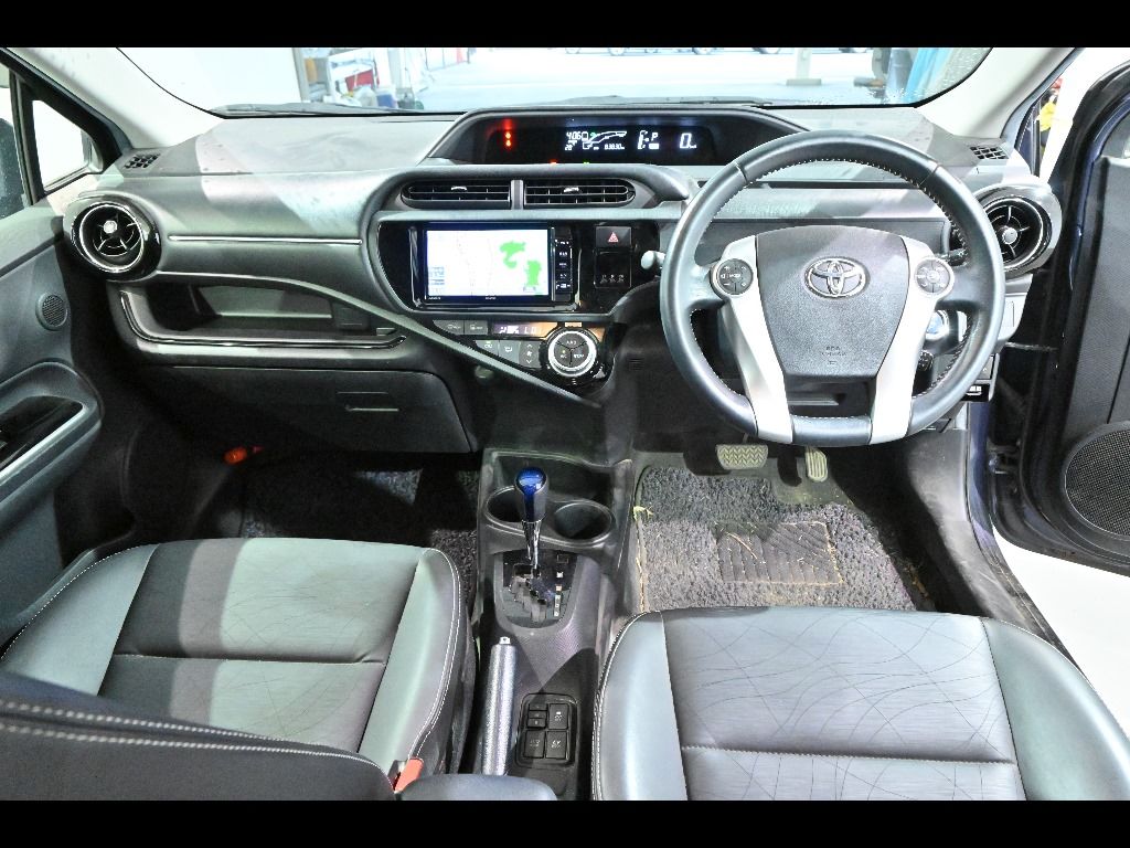 2015 Toyota Aqua G Black Soft Leather Selection auction photo 3