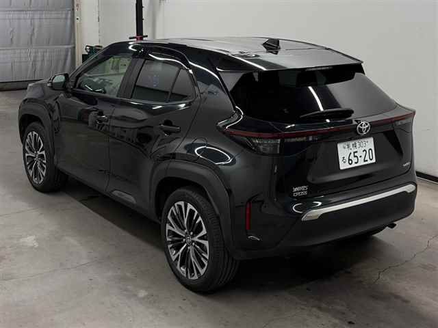 2022 Toyota Yaris Cross Z 4WD auction photo 2