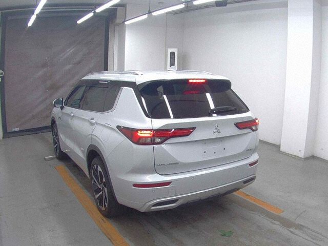 2022 Mitsubishi Outlander PHEV P 4WD auction photo 2