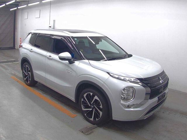 2022 Mitsubishi Outlander PHEV P 4WD Japan auction vehicle