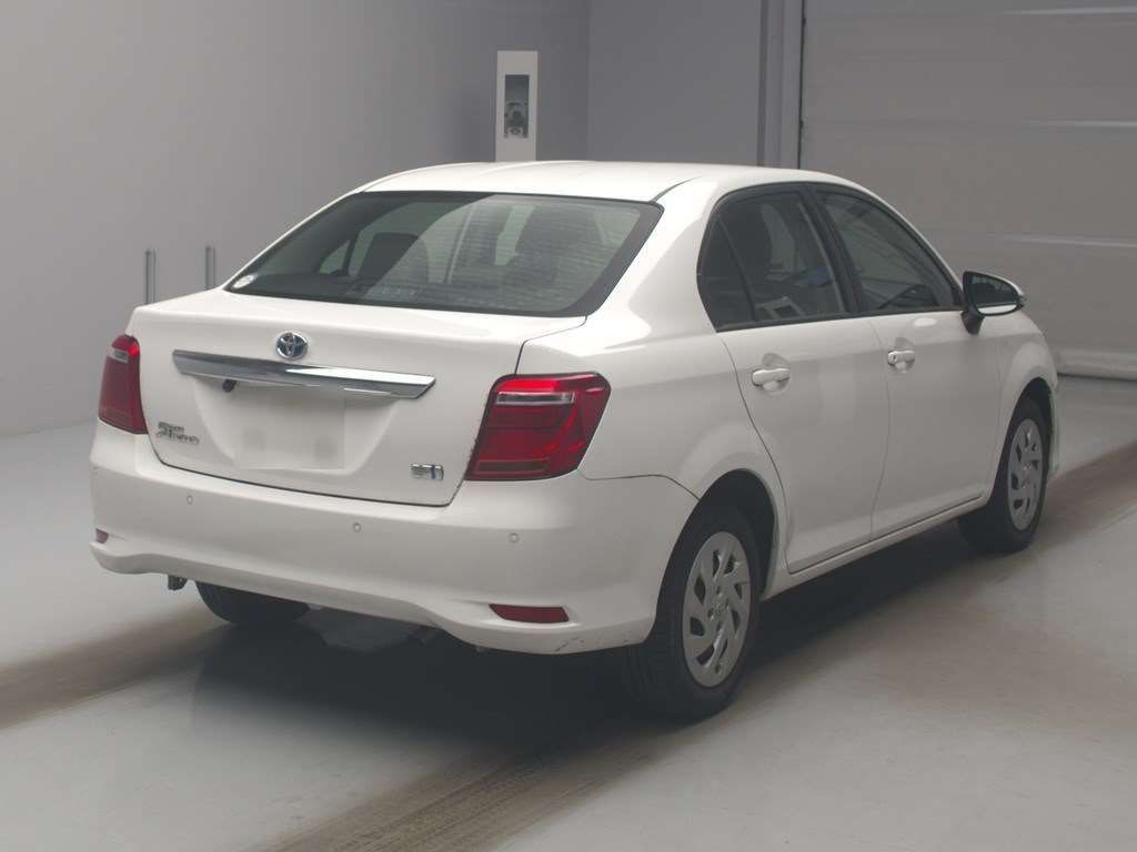 2021 Toyota Corolla Axio Hybrid EX auction photo 2