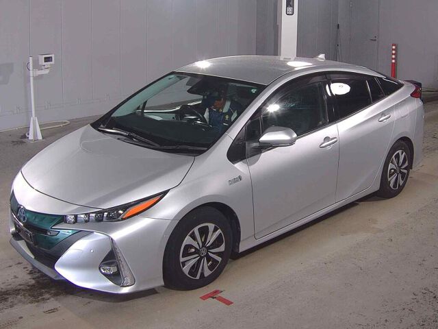 2019 Toyota Prius PHEV SナビPセフティプラス auction photo 4