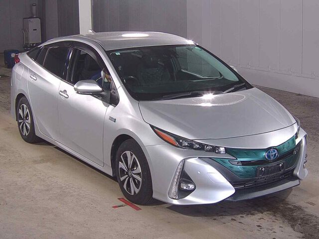 Japan Auction Vehicles 8 2019 Toyota Prius PHEV SナビPセフティプラス auction photo