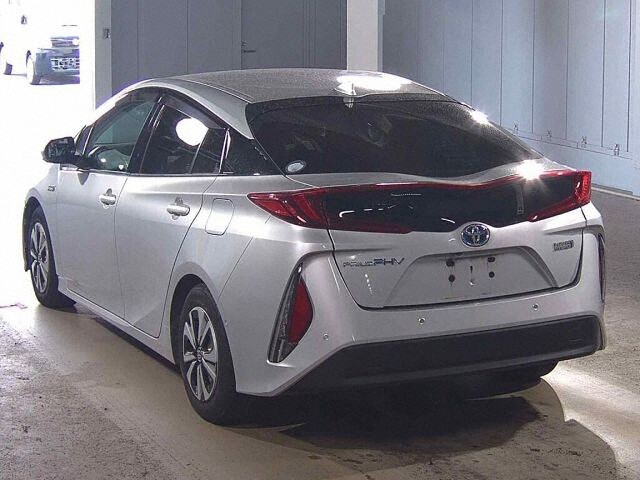 2019 Toyota Prius PHEV SナビPセフティプラス auction photo 2