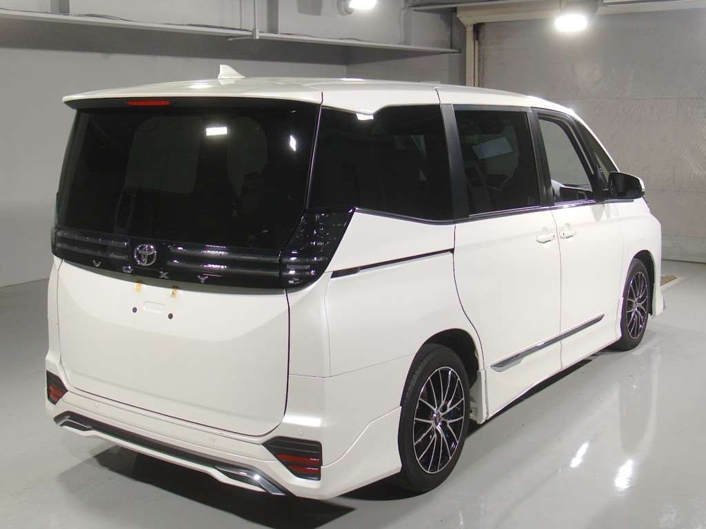 2023 Toyota Voxy S-Z auction photo 2