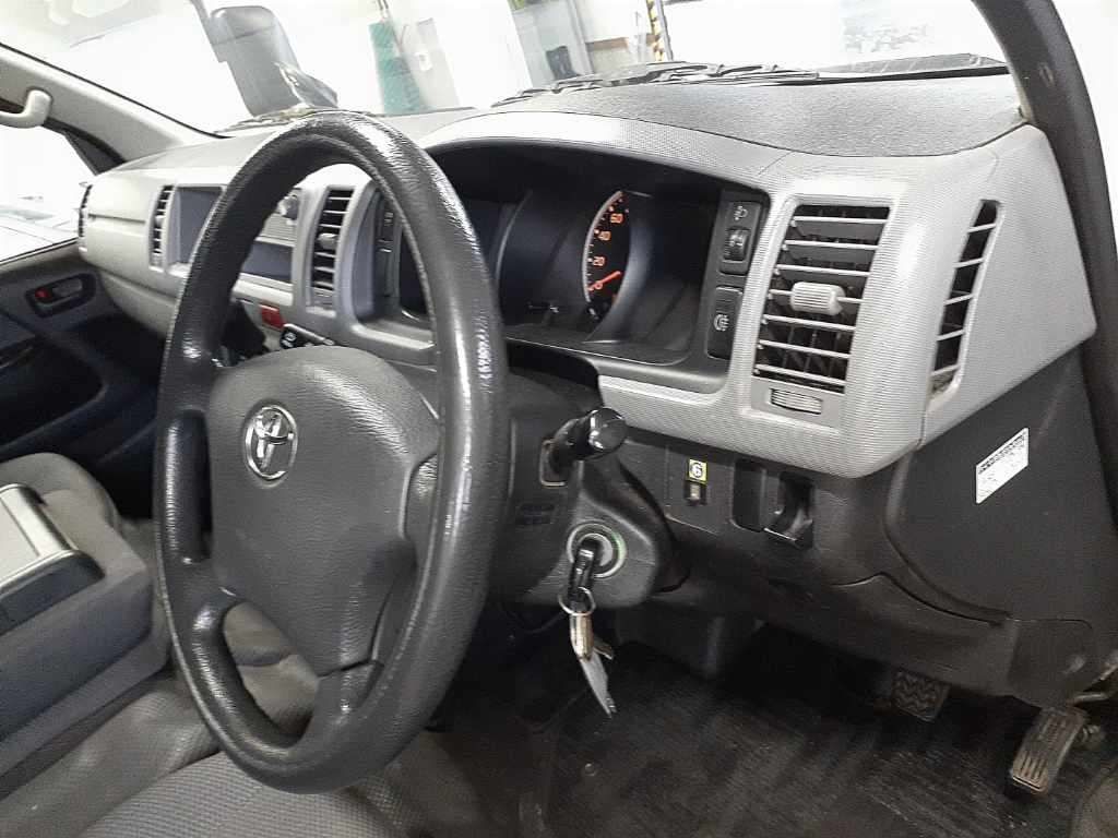 2010 Toyota Hiace スーパーロングDX 4WD auction photo 7