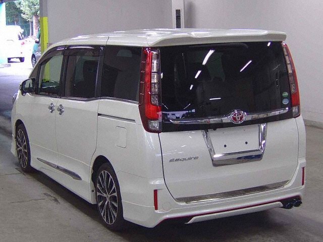 2015 Toyota Esquire GI auction photo 2