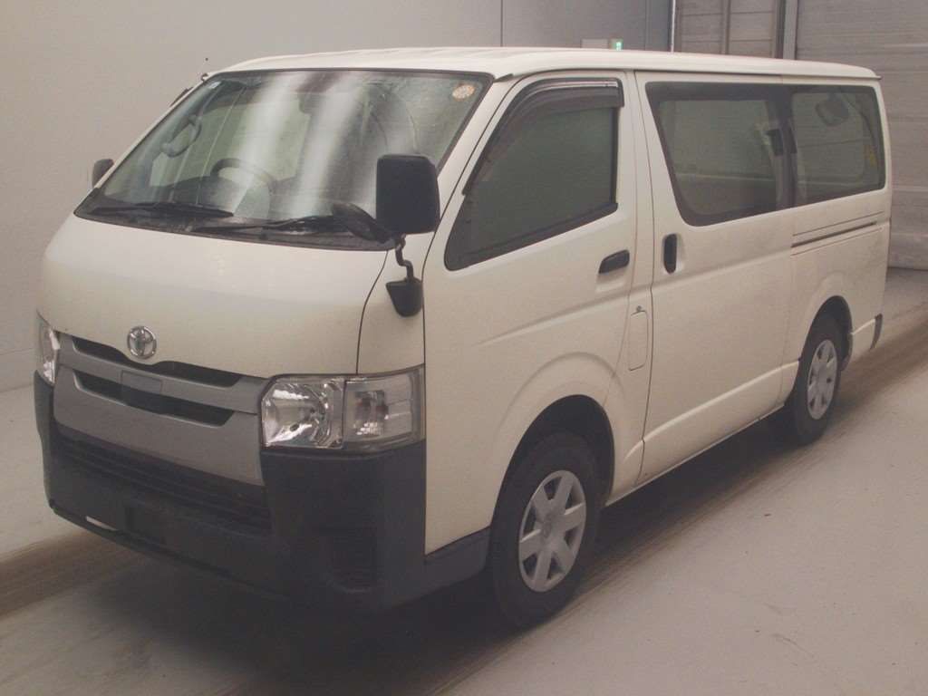 2018 Toyota Hiace ロングDX 4WD Japan auction vehicle