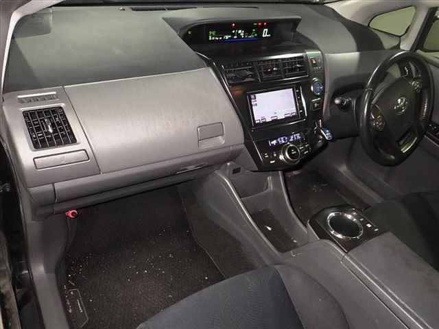 2013 Toyota Prius Alpha Sチューンブラック auction photo 5