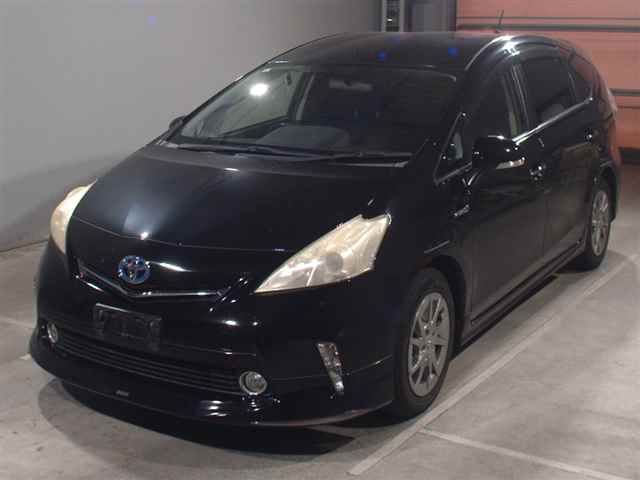 2013 Toyota Prius Alpha Sチューンブラック Japan auction vehicle