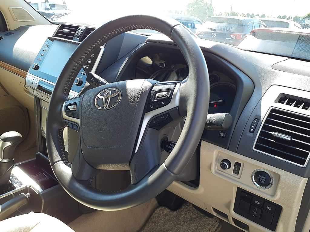 2022 Toyota Land Cruiser Prado TXL Package Matte Bra 4WD auction photo 9