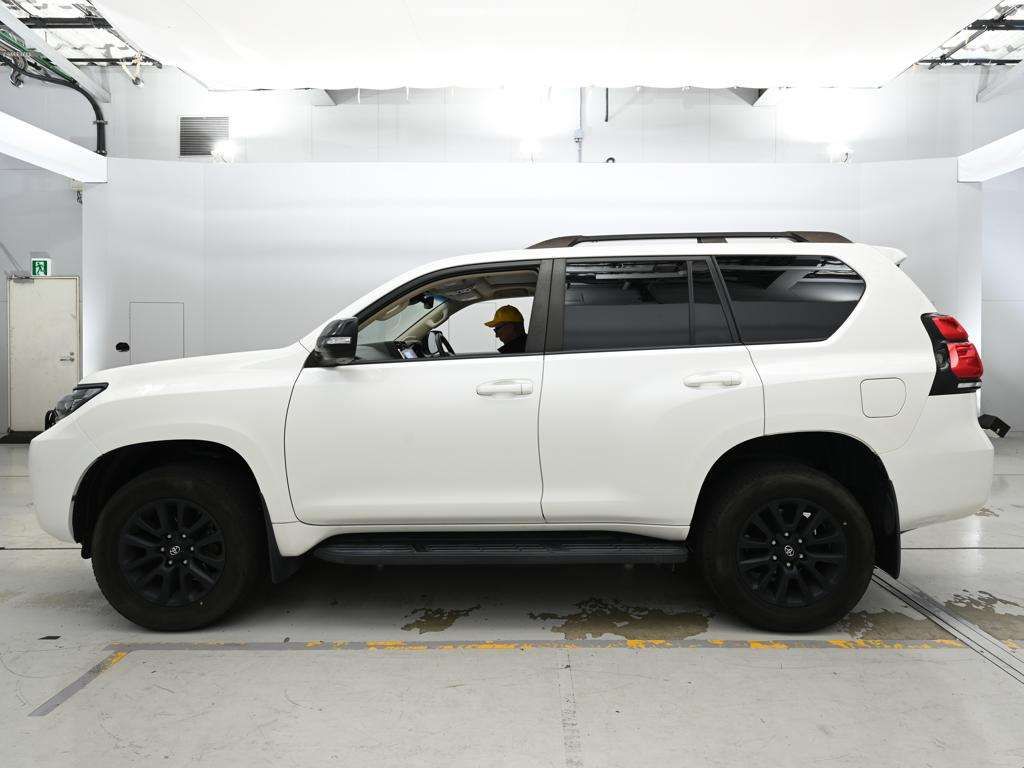 2022 Toyota Land Cruiser Prado TXL Package Matte Bra 4WD auction photo 4