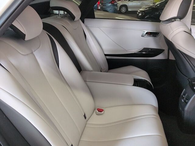 2017 Toyota MIRAI ベースグレード auction photo 6