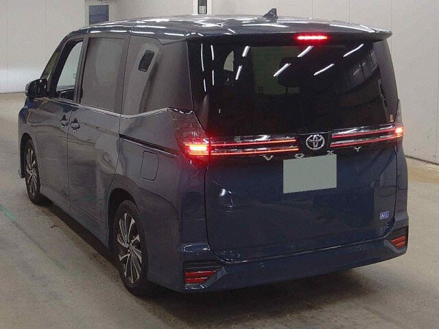 2024 Toyota Voxy S-Z auction photo 2