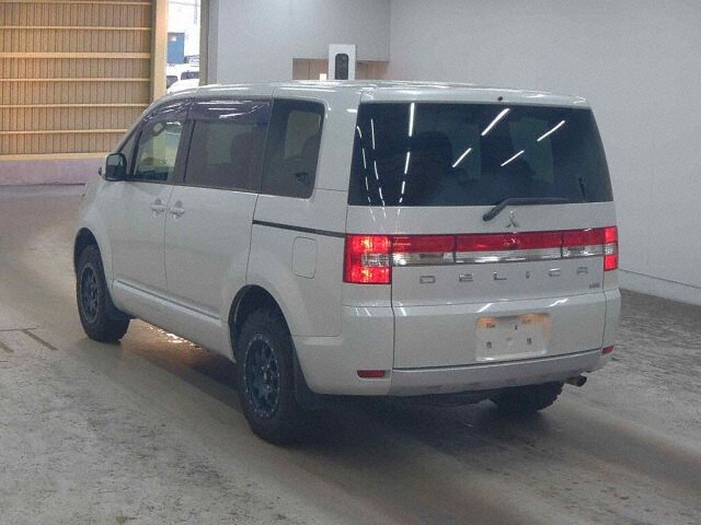 2017 Mitsubishi Delica D:5 Dパワーパッケージ 4WD auction photo 2