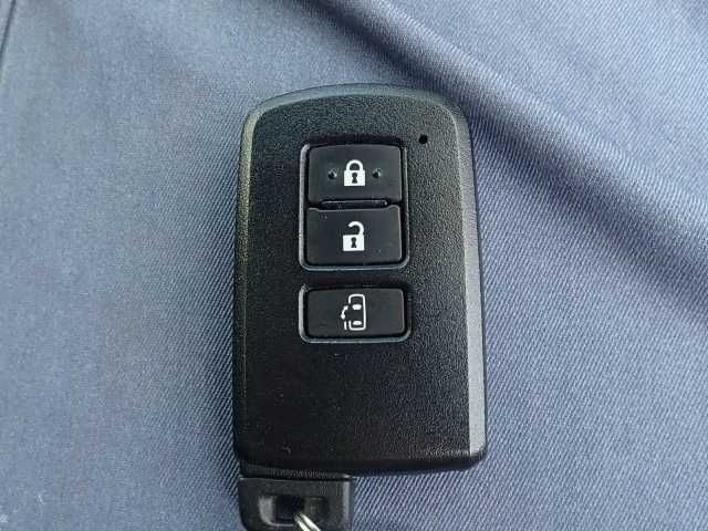 2019 Toyota Noah 4WD G auction photo 8
